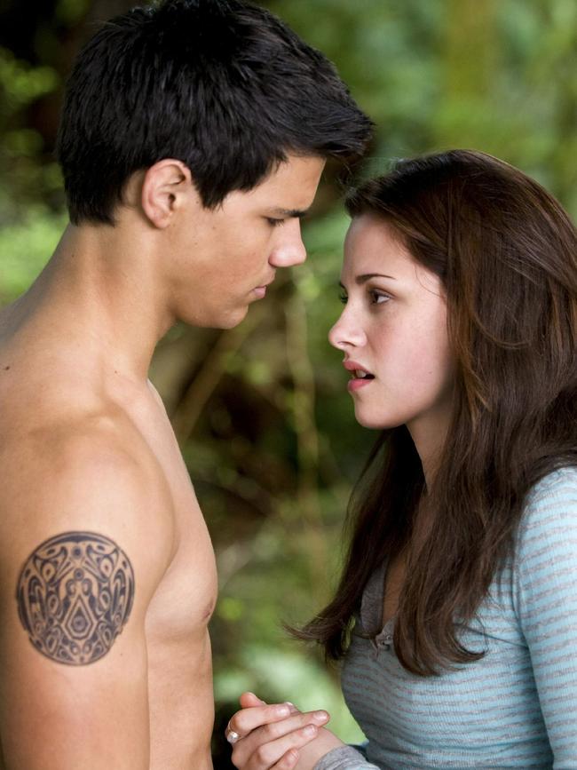 While Bella’s friendship with Jacob Black (Taylor Lautner) is the cause of a lot of possessiveness from Cullen.