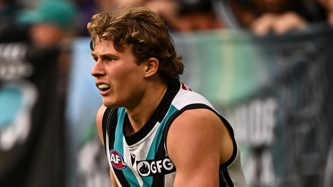 PERTH, AUSTRALIA - AUGUST 20: Xavier Duursma of the Power looks to kick the ball during the 2023 AFL Round 23 match between the Fremantle Dockers and the Port Adelaide Power at Optus Stadium on August 20, 2023 in Perth, Australia. (Photo by Daniel Carson/AFL Photos via Getty Images)