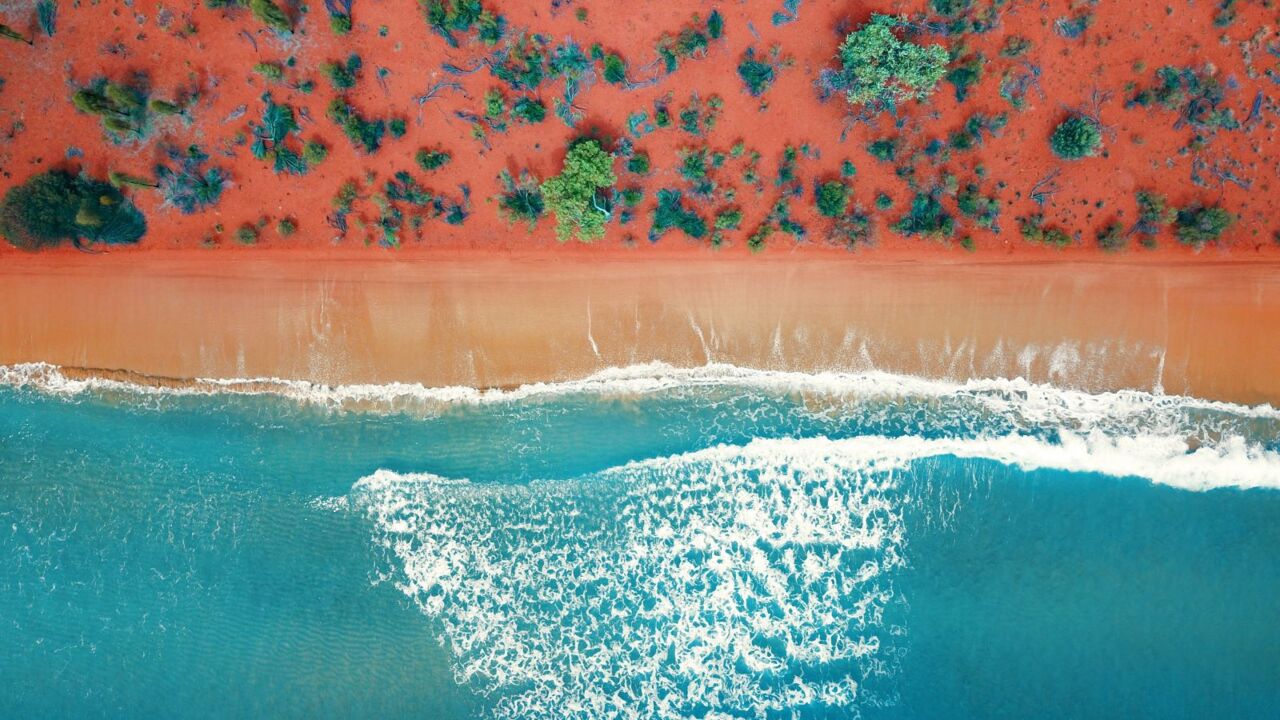 Algae forces closure of Perth beach