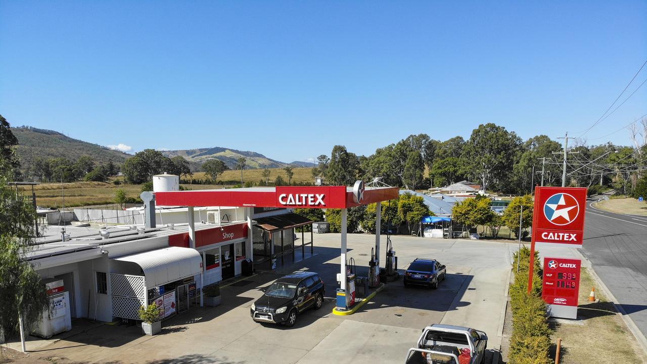 Harlin Roadhouse, Caltex service station