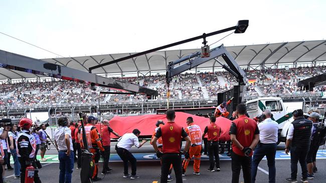 The car of Ferrari's Monegasque driver Charles Leclerc is taken off the track after crashing during the second practice session for the Formula One Mexico Grand Prix at the Hermanos Rodriguez racetrack in Mexico City on October 28, 2022. (Photo by RODRIGO ARANGUA / AFP)