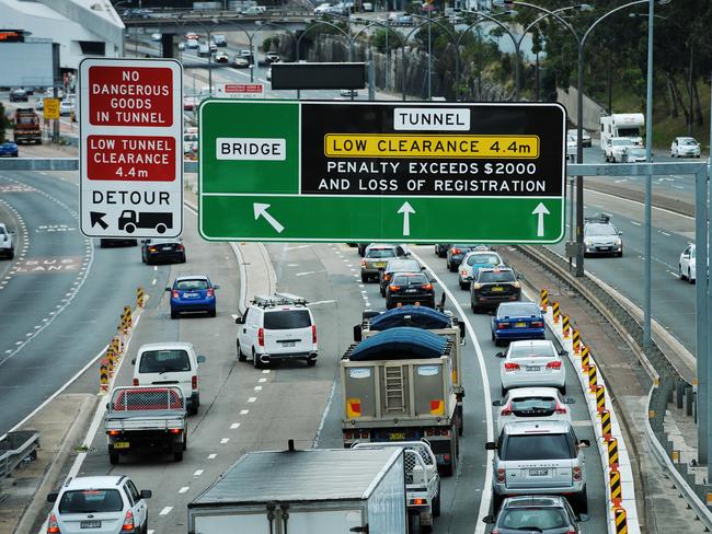 The Northern Entrance to the Sydney Harbour Tunnel South bound lanes showing the height restriction. Trucks/ traffic/ RTA/ RMS/ NSW/ roads/ motorway/ toll/ road toll/ etag/ eway/ cars/ 4.4m/ 4.4 meters/ sign