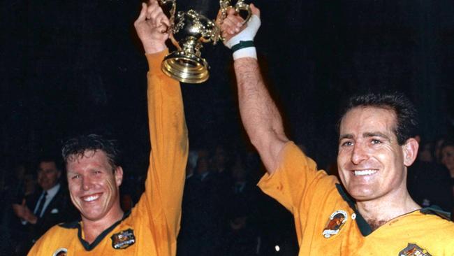 Nick Farr-Jones and David Campese hold aloft the 1991 World Cup trophy.