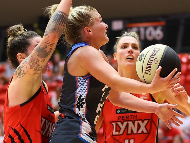 Shyla Heal drives to the rack against the Lynx. Picture: Getty Images