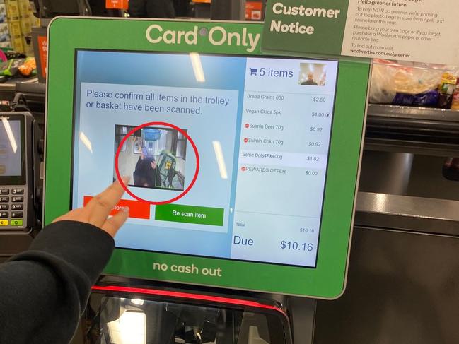 Woolworths has quietly introduced a process that makes it a little tricky to pay for groceries if you’re sharing a trolley with someone.