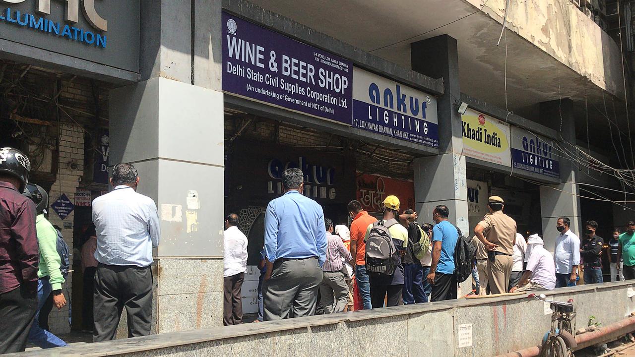 People queue at a liquor store in New Delhi before lockdown hit. Picture: Maude Brulard / AFP