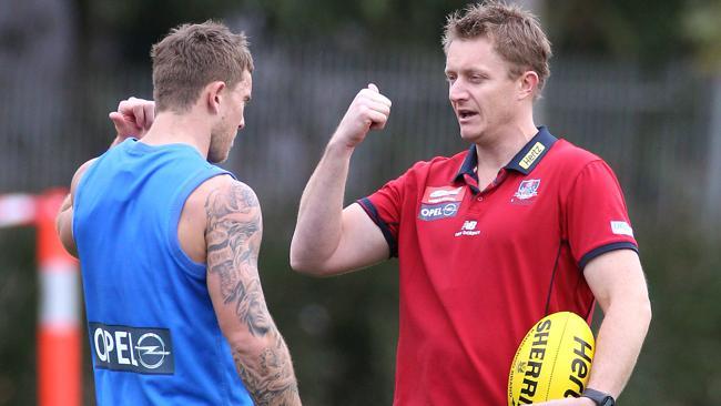  Mark Neeld talks to former Demon Brent Moloney. 