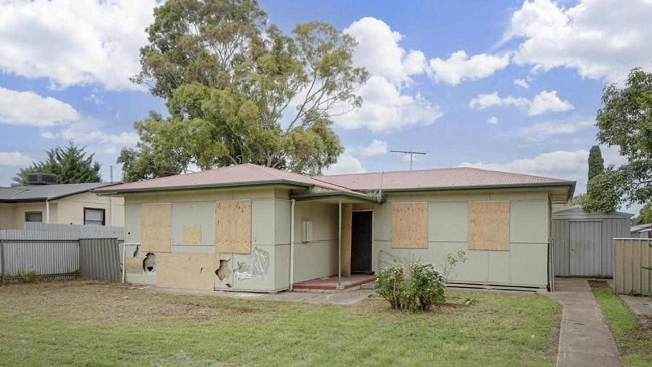 Elizabeth Downs house auctioned for cheapest price in Australia ...