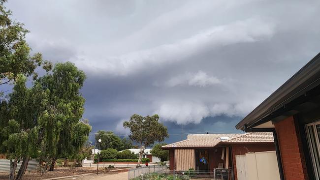 Thick clouds and Thunderstorms approaching Adelaide with predicted thunderstorms. Picture: Facebook/Chole Hill