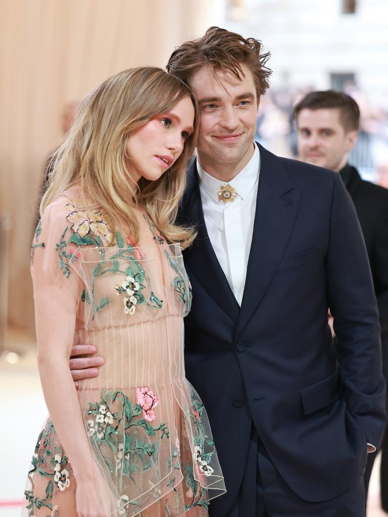 Suki Waterhouse and Robert Pattinson. Picture: Theo Wargo/Getty Images for Karl Lagerfeld.