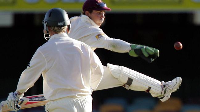 Qld Wicket Keeper Chris hartley attempted stumping.