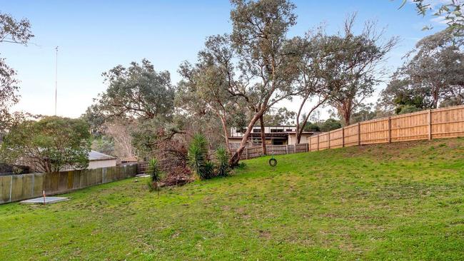 37 Hillcrest Rd, Hurstbridge, was the back yard of a couple who have sold it off to pay out their mortgage.