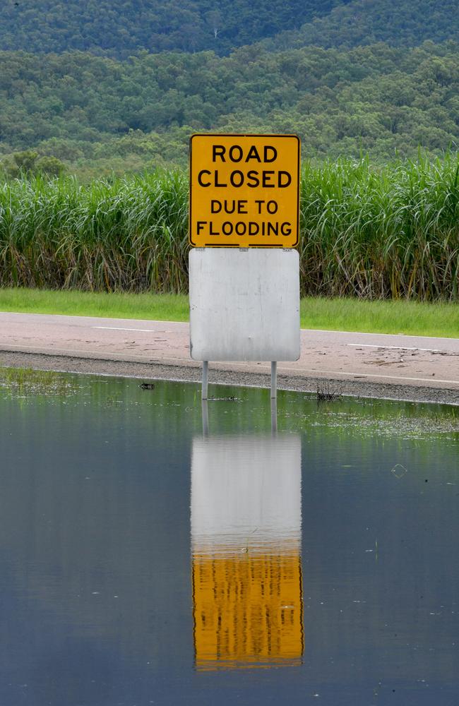 Flood warning signs on Woodstock-Giru Rd near Townsville. Picture: Evan Morgan