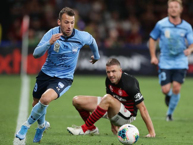 SYDNEY, AUSTRALIA - OCTOBER 26: Adam Le Fondre of Sydney in action during the round three A-League match between the Western Sydney Wanderers and Sydney FC at Bankwest Stadium on October 26, 2019 in Sydney, Australia. (Photo by Mark Metcalfe/Getty Images)