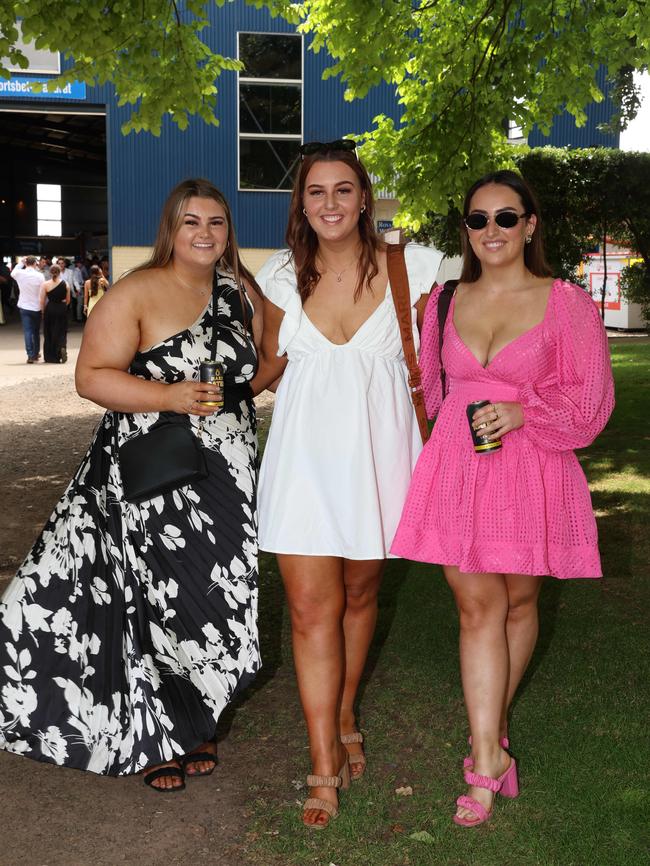 Ellie Overington, Ebony Overington and Tori Belcher attend the Ballarat Cup. Picture: Brendan Beckett