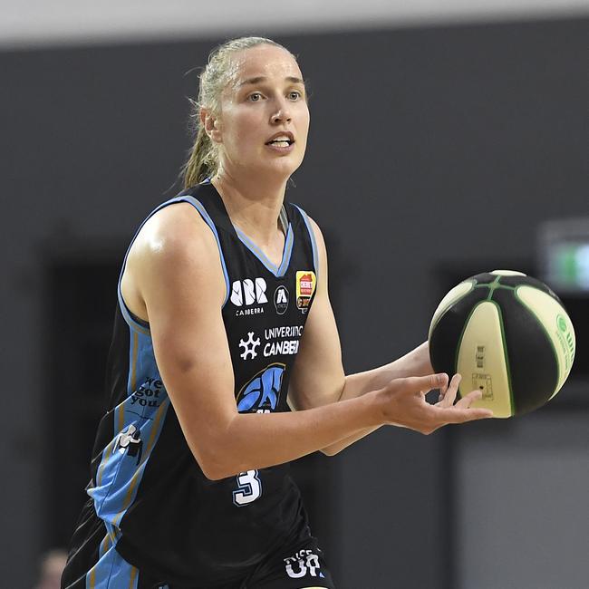 Logan Thunder and UC Capitals star Mikaela Ruef. (Photo by Ian Hitchcock/Getty Images)