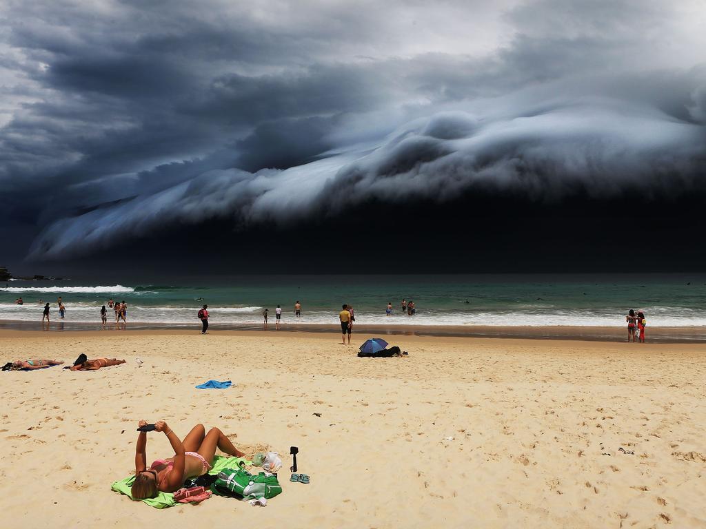 “Storm Front on Bondi Beach” by photographer Rohan Kelly for the Daily Telegraph which won first prize in the Nature singles category shows a massive cloud tsunami looming over Sydney as a sunbather reads, oblivious to the approaching cloud on Bondi Beach, Sydney, Australia, Nov. 6, 2015. (Rohan Kelly/Daily Telegraph, World Press Photo via AP)