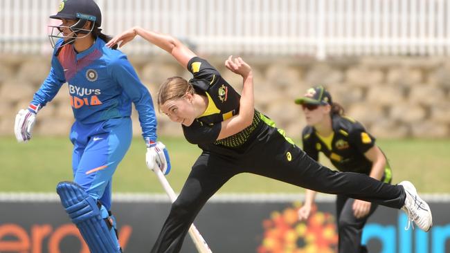 Tayla Vlaeminck of Australia bowls during the Women's T20 Tri-Series Game 3 between Australia and India at Manuka Oval in 2020.