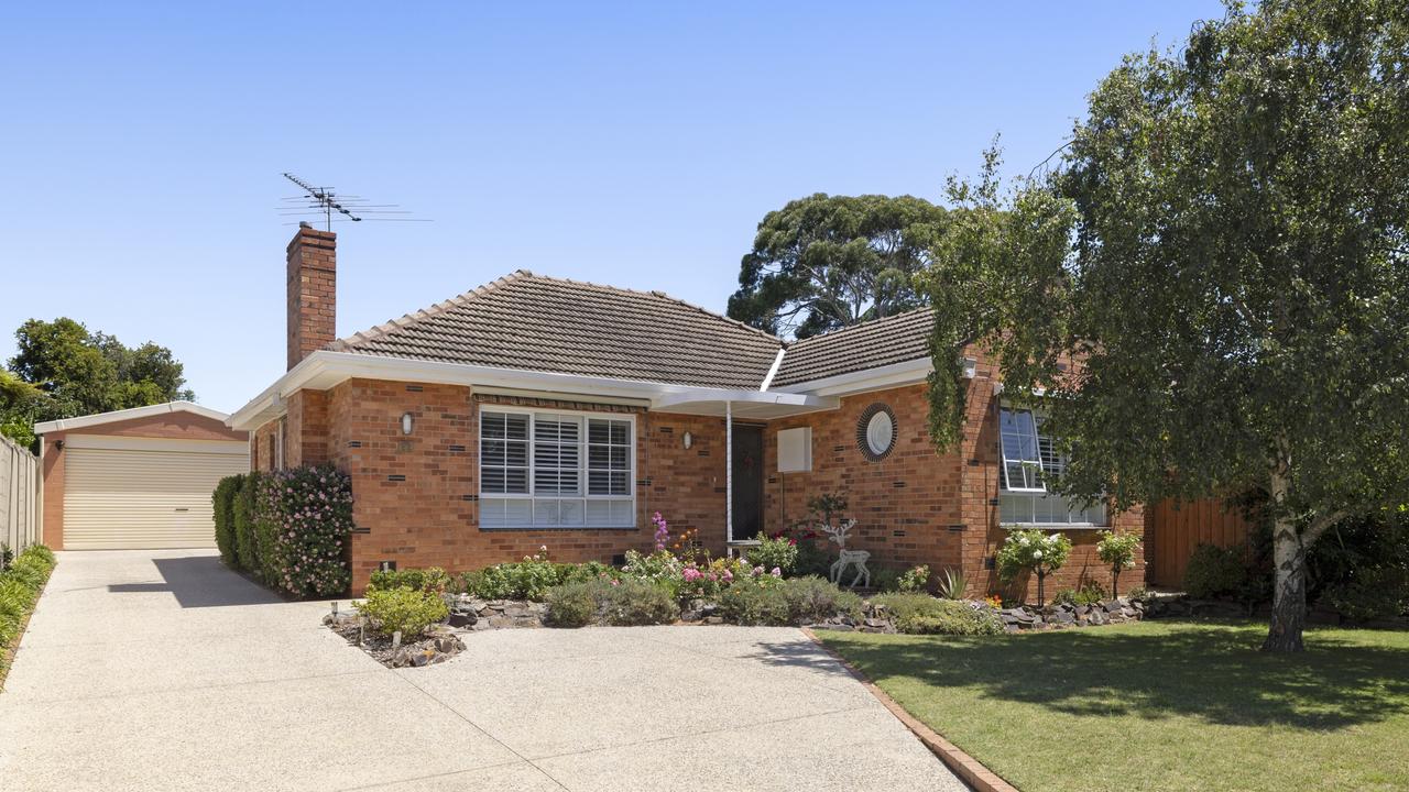 22 Booker St, Cheltenham sold at auction for $1.565m.