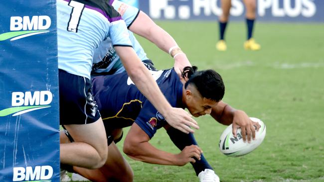 Ezra Leota from Mabel Park SHS scores a try. Photo Steve Pohlner