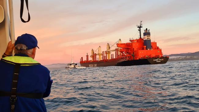 The bulk carrier ‘Diawan Kalon’ had only recently left Eden on its voyage to New Zealand when one of its crew members became ill, forcing the ship’s captain to make an unscheduled return to port for the crew member to receive urgent medical attention.