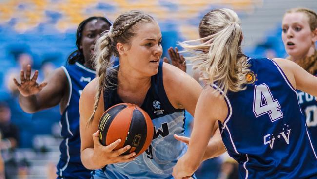 New South Wales player Isla Juffermans in action at the Under-20 National Championships. Picture: Taylor Earnshaw