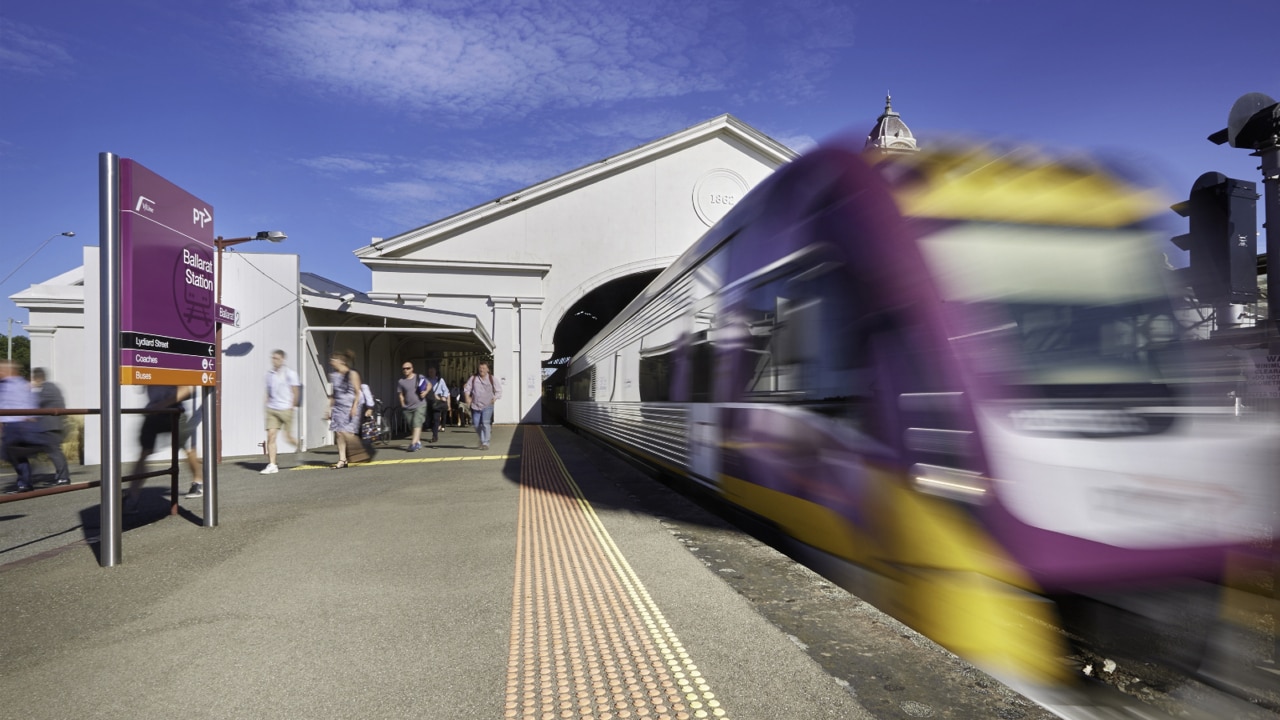 V/Line workers strike over pay stoush as commuters warned