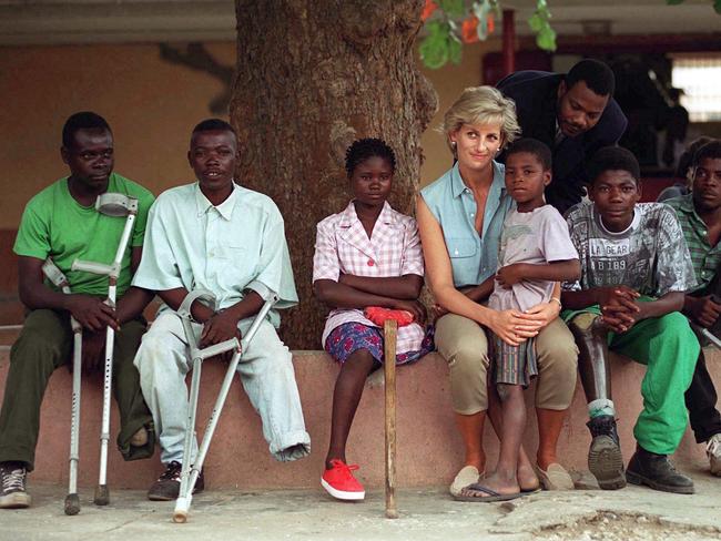 Diana, the late Princess Of Wales, at Neves Bendinha Orthopaedic Workshop In Luanda, Angola. Picture: Getty