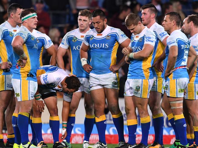 Titans players are dejected during the Round 22 NRL match between the Gold Coast Titans and the Brisbane Broncos at Cbus Super Stadium in Robina on the Gold Coast, Saturday, August 5, 2017. (AAP Image/Dave Hunt) NO ARCHIVING, EDITORIAL USE ONLY