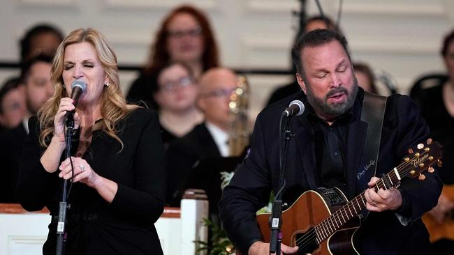 Garth Brooks and Trisha Yearwood perform Imagine. Picture: AFP