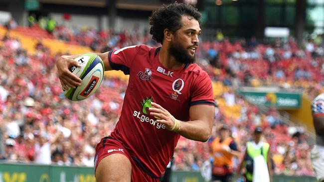 Karmichael Hunt crosses for a try.