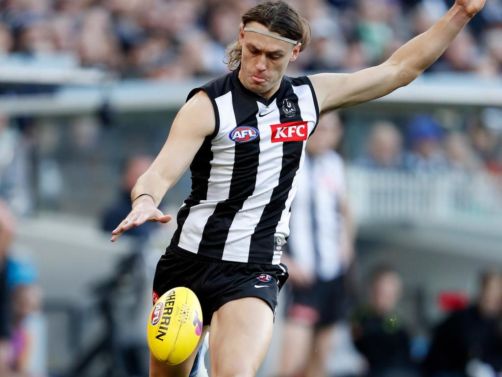 Darcy Moore runs out as Collingwood’s new captain 40 years after his