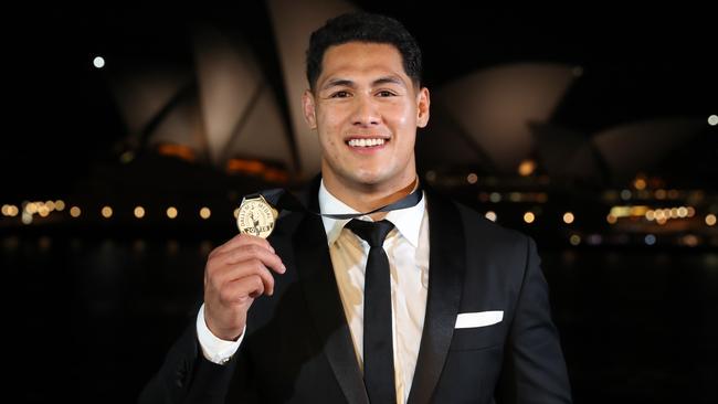 Roger Tuivasa-Sheck with his Dally M medal in 2018. Photo: Brett Costello