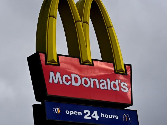 AUCKLAND, NEW ZEALAND - SEPTEMBER 20: A closed McDonald's store in Mangere is seen on September 20, 2021 in Auckland, New Zealand. Auckland remains under Alert Level 4 COVID-19 lockdown restrictions as new community cases continue to emerge. Auckland's current restrictions are set to expire on Tuesday 21 September, but New Zealand National Cabinet will meet today to discuss whether current restrictions should remain, or be eased to Alert Level 3. (Photo by Hannah Peters/Getty Images)