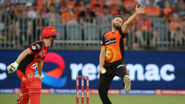 PERTH, AUSTRALIA - JANUARY 28: Andrew Tye of the Scorchers bowls during the Big Bash League match between the Perth Scorchers and the Melbourne Renegades at Optus Stadium on January 28, 2019 in Perth, Australia. (Photo by Paul Kane/Getty Images)