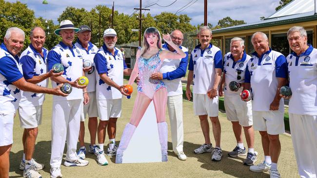 Tay Tay with members of Colonel Light Gardens bowls Club Image/Russell Millard Photography.