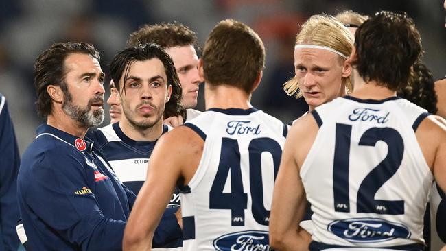 Chris Scott, Senior Coach of the Cats talks to his players. (Photo by Quinn Rooney/Getty Images)