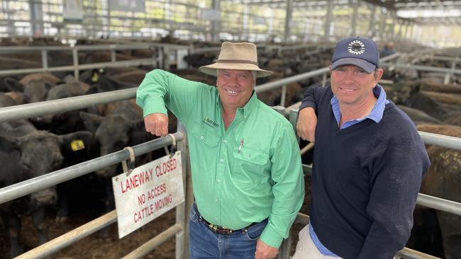 Vendor Marshall Yencken from Mansfield, right, with Nutrien Mansfield agent Jamie Beckingsale who bought a pen of 28 of Mr Yencken’s large steer weaners for $2500 at Yea.