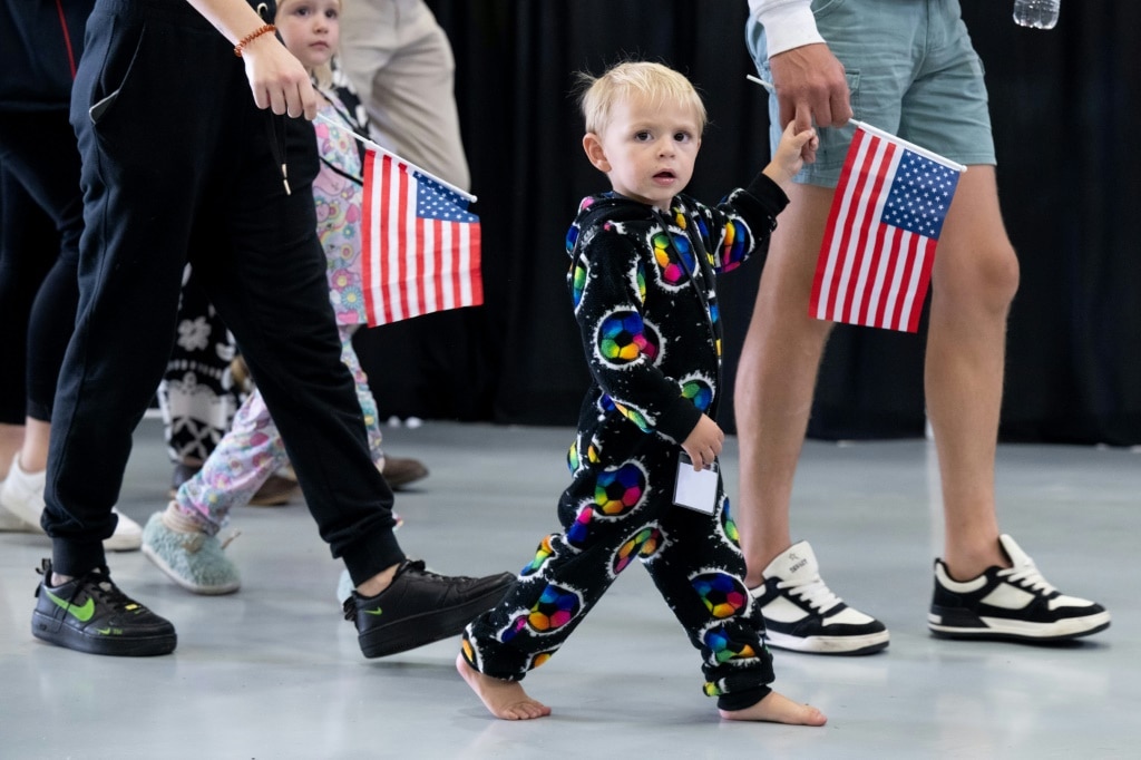 First group of white South Africans arrive in US for resettlement