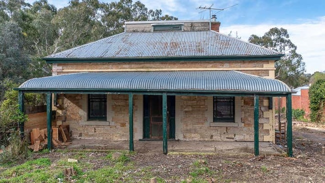 The site has a an empty heritage building on the site. Picture Realestate.com