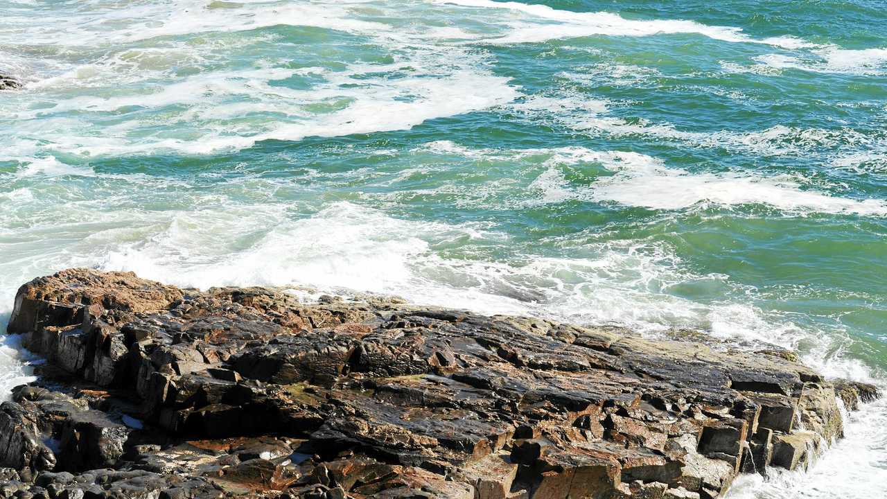 Emergency services search Alexandria Bay as man is swept off rocks at Southern end overnight.Photo Geoff Potter / Noosa News. Picture: Geoff Potter