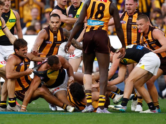 Ugly AFL scenes as all-in brawl erupts