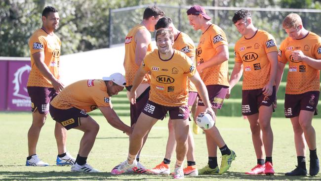 Going: Teammates watch on as Glenn makes his move. Picture: Annette Dew