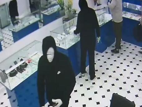 Four thugs smash up Jafari Jewellery in an armed robbery in Malvern East.