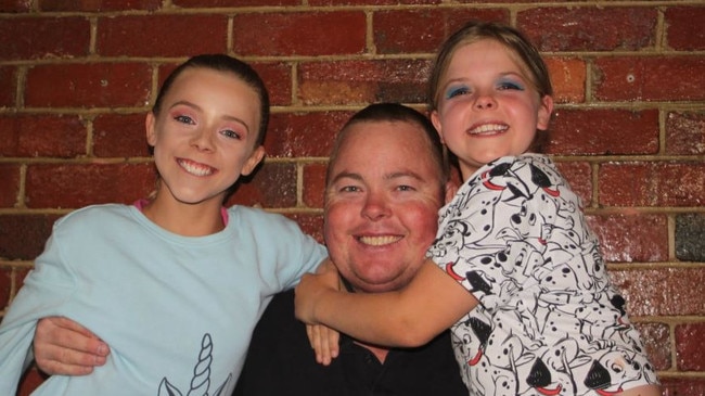 Jonty O'Connor with his two daughters. Picture – GoFundMe.