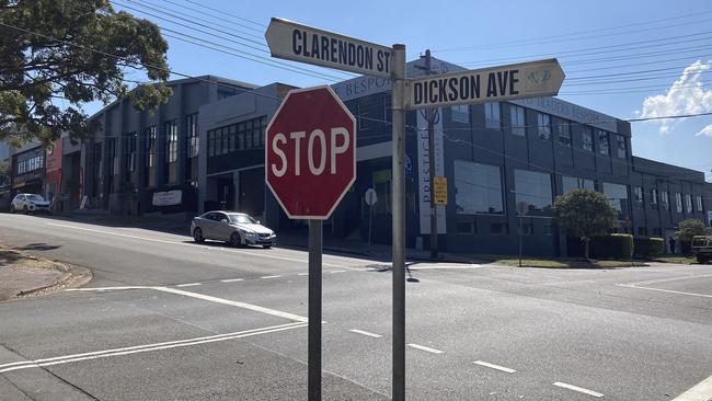 A photo of the four-way crossing.