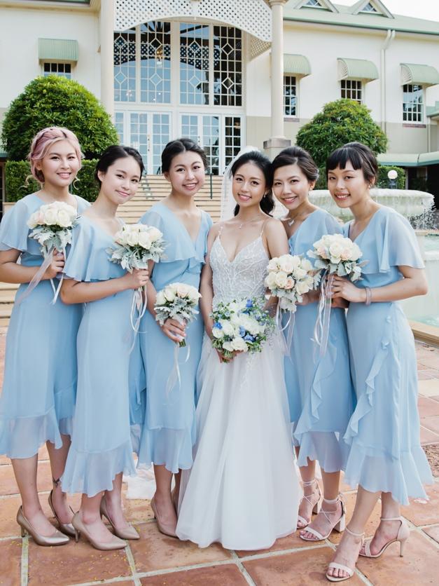 Lady chums: Eileen Xie and bridesmaids, photography: Quince and Mulberry Studios