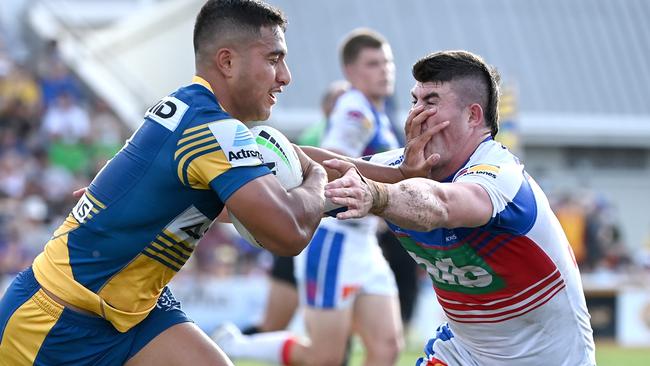 Will Penisini takes on Knights rival Bradman Best in their NRL finals clash.