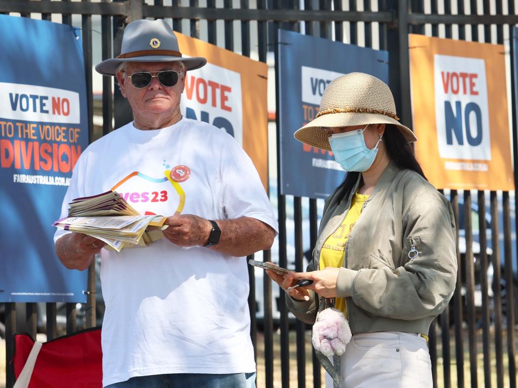 Queensland Yes campaigners were surrounded by No posters at the Inala State School. Picture: Tertius Pickard