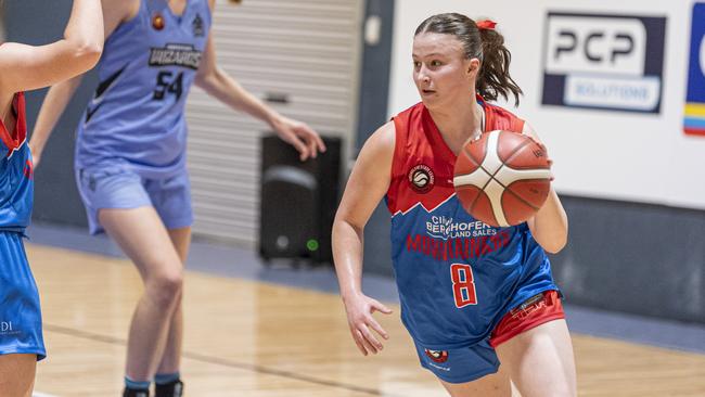 Laura Conway for Toowoomba Mountaineers against Northside Wizards. Picture: Kevin Farmer